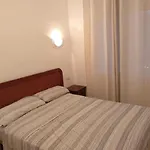 Rey-piscina Apartment